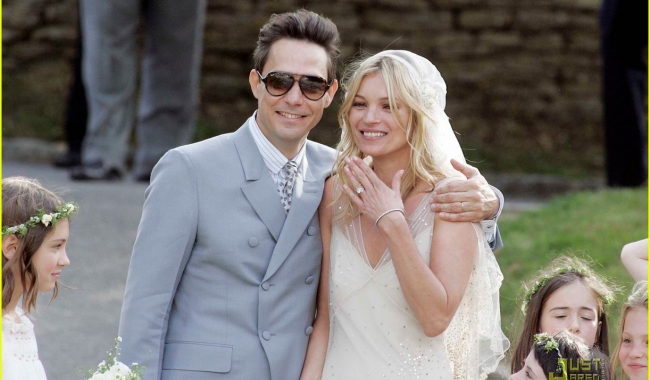 Sursa foto: justjared.com  Top-modelul Kate Moss și rockerul Jamie Hince s-au căsătorit pe 1 iulie 2011, în Marea Britanie