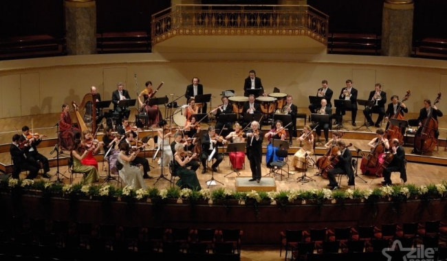 Sursa foto: newspascani.com   Muzicienii din cadrul Strauss Festival Orchestra Vienna sunt consideraţi ambasadorii Vienei, capitala mondială a muzicii clasice