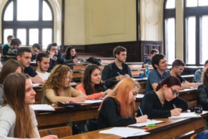 13 CANDIDAȚI PE LOC LA FACULTATEA DE MATEMATICĂ ȘI INFORMATICĂ A UNIVERSITĂȚII DIN BUCUREȘTI. RECORD DE ÎNSCRIERI LA CELE 19 FACULTĂȚI