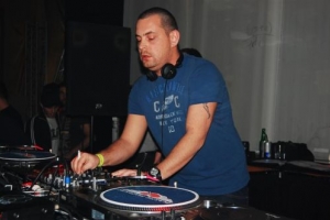 DJ Adrian Eftimie face show la BT Cafe