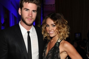 Cântăreața Miley Cyrus și actorul Liam Hemsworth s-au logodit... din nou!