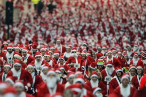 Zeci de constănțeni costumați în Moș Crăciun vor alerga la crosul „SantaRun”