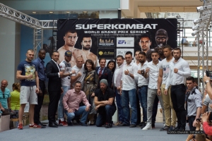 Luptătorii Superkombat și actorul Costas Mandylor s-au întâlnit cu constănțenii